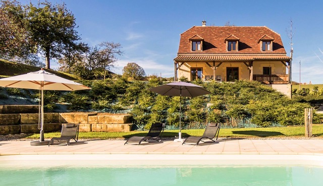 Poolside Luxury Villa in Montignac