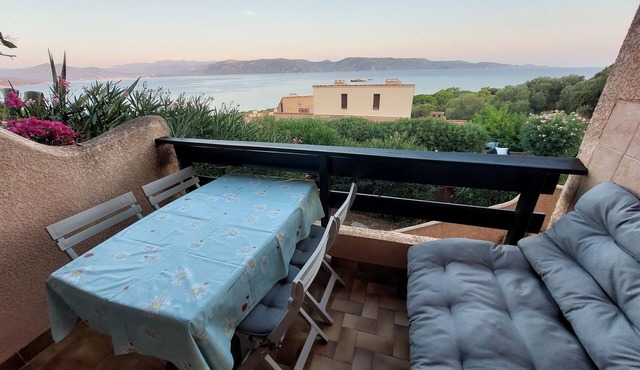 Porto Pollo, 30m2 fully-equipped apartment, air-conditioning, magnificent sea view over Golfe du Valinco