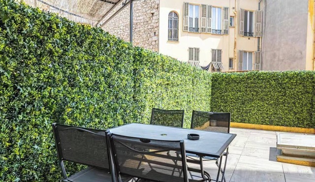 POSITIONED ON THE ICONIC PLACE GARIBALDI,IN THE MOST VIBRANT &HISTORIC SQUARES