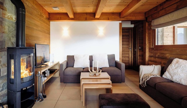 Pralor Le Nova - luxury ski chalet for 8, hot tub & views - OVO Network