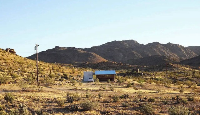 Private cabin on 5 acres with AC in Joshua Tree
