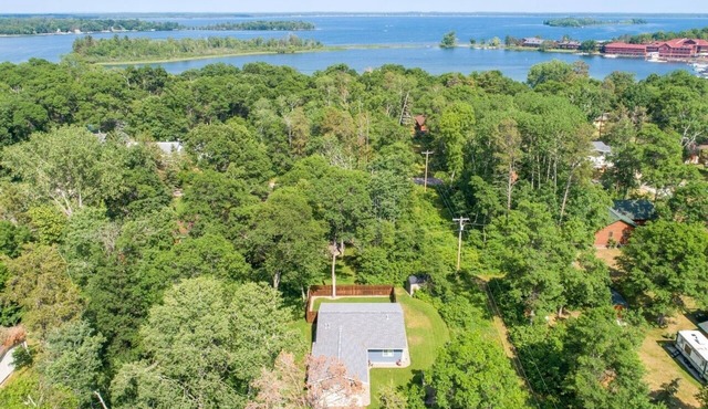 Private home with Hot Tub in the Heart of Breezy Point