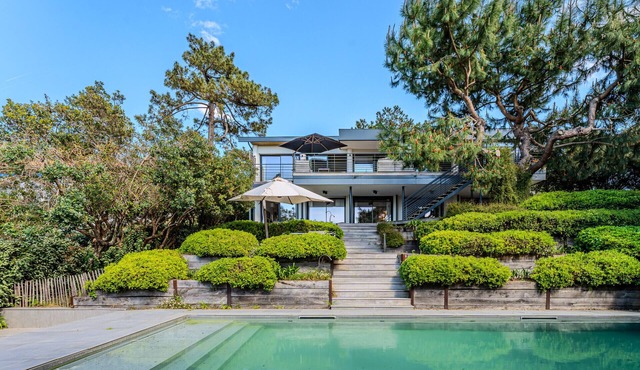 Pyla - Superb property with Bassin view