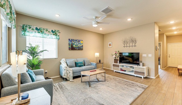 Quiet Casa Grande House Next to Villago Park!
