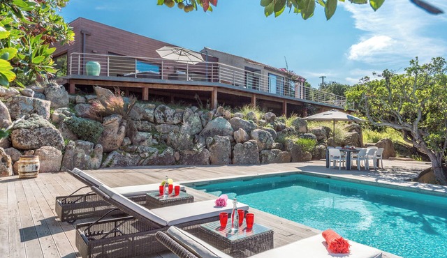 Recent villa, sea and gulf view, heated pool, terraces, 10' from beaches