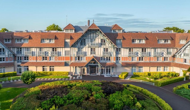 Renaissance Paris Hippodrome de St. Cloud Hotel