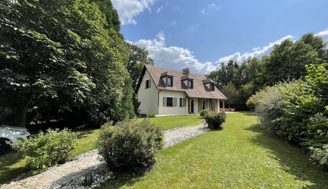 Renovated country property with fireplace, near forest