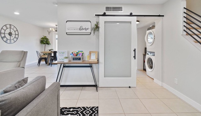 Renovated Townhome near Oldtown Scottsdale (Large Patio and Community Pool)