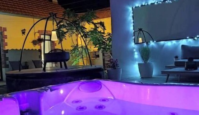 Romantic gite with private spa Nantes Beaujoire