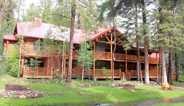 RS Lodge - 9 Bedrooms managed by Cabin Butler