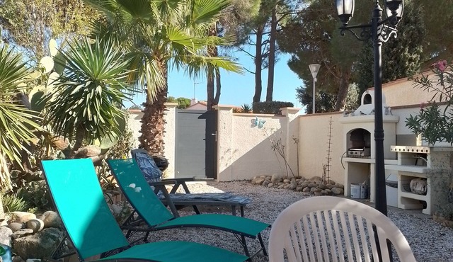 * RUNNING AND WALKING BEACH * enclosed garden * CLIM * WIFFI * PARKING *