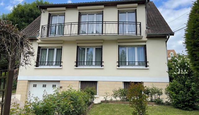 Self-contained apartment on 1st floor of a detached house