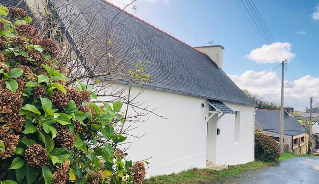 Self-contained gite for 15 people near the beach