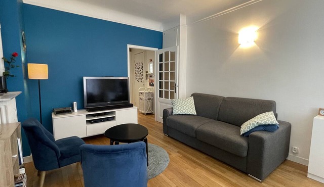 Spacious family nest facing Square des Épinette