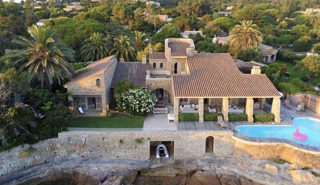 Spacious waterfront villa in the isolella with private beach and pontoon