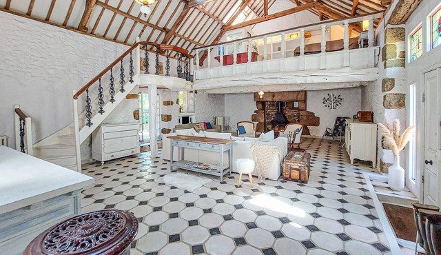 Spend your vacation in this inviting vacation home in a wonderful location. in Bazouges-la-Pérouse