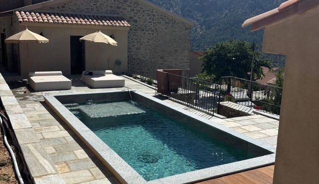 Stone house with swimming pool in the heart of the Corsican mountains. Near Corte