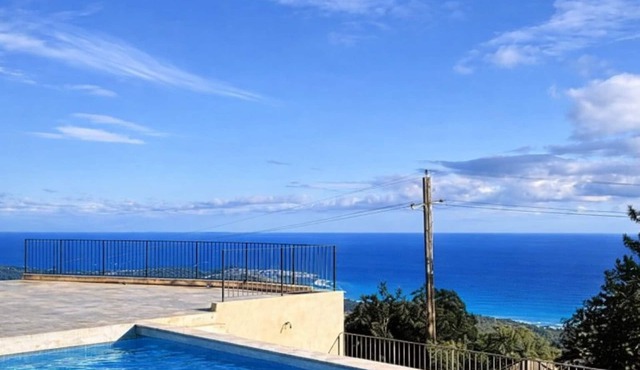 Stone villa with swimming pool and panoramic sea view