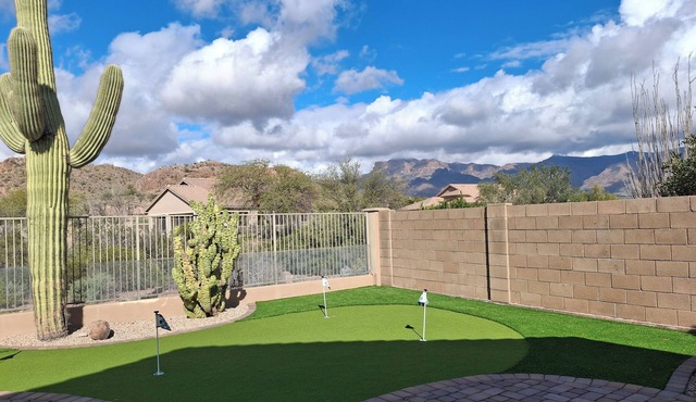 Stunning view, relaxing setting, pet friendly, community pool, near golf courses