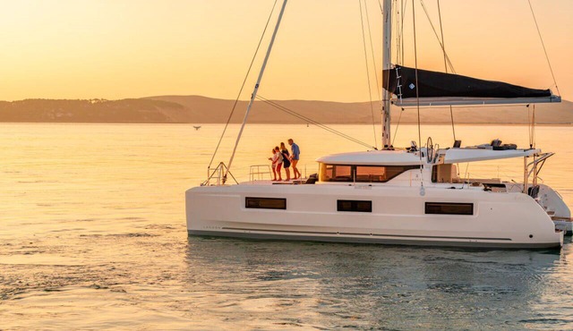 Sun-Kissed Sailing Adventure in Bonifacio, Córcega