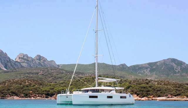Sun-Kissed Sailing Adventure in Córcega