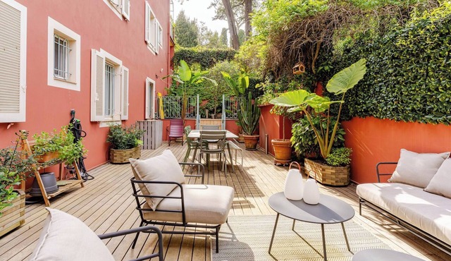 Superb flat with patio & terrace