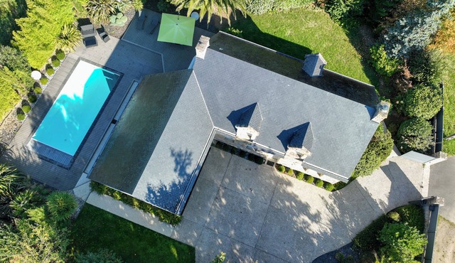 Superb house 100m from the sea with heated swimming pool