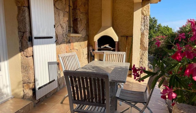 Swimming pool, comfort and unspoilt surroundings: everything you need to discover the far south is here.