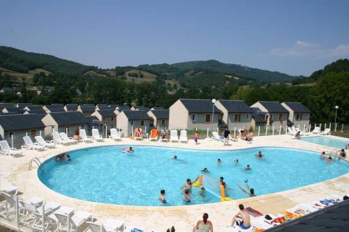 T 2 Dans village vacances 3 étoiles à Saint Geniez 1 piscines 43