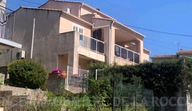 T3 fully equipped in quiet villa 5 min walk from town center