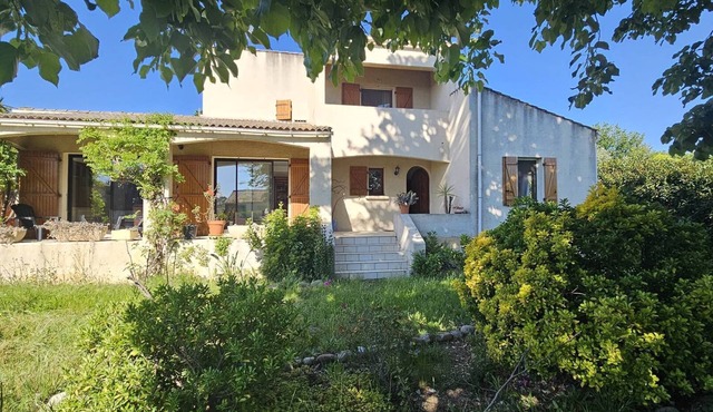 TILLEUL HOUSE—ACCOMMODATES 8—WIFI—NEAR BEACH AND SHOPS