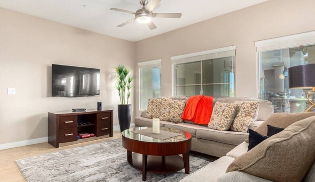Toscana Treasure! Cozy 2-bedroom condo with lots of amenities in Phoenix!