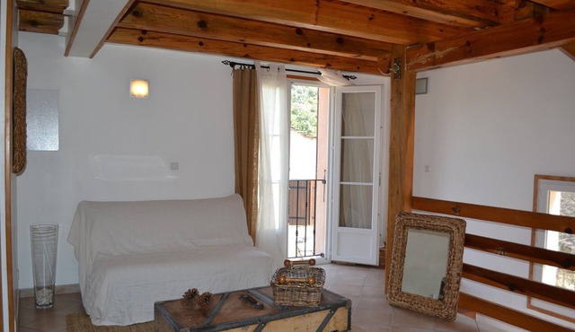 Town house 5 minutes' walk from town center and rivers.