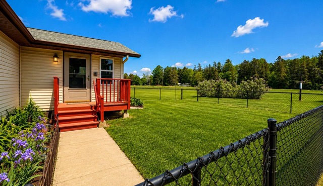 Trailside Cabin/Pet Friendly/Fire Pit/Fenced Yard