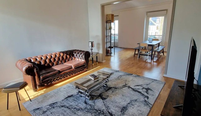 Typical Mans house, renovated, quiet, with exterior - In the centre - 8 places