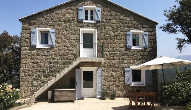 Very quiet house with mountain view in Sartène