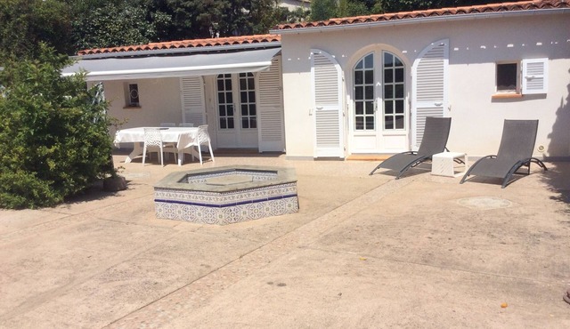 Very sunny quiet villa, 400 yards away from the beach and all facilities