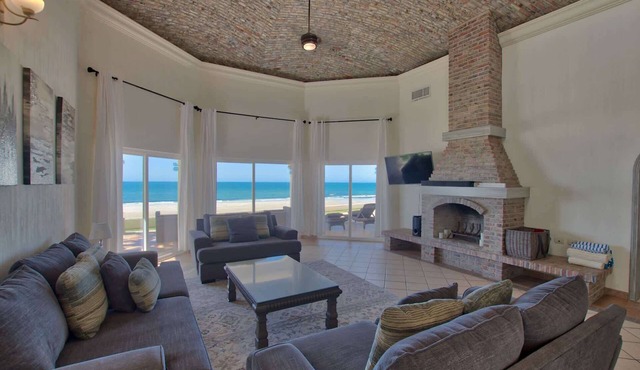 Villa 02, Beachfront Las Palmas Resort