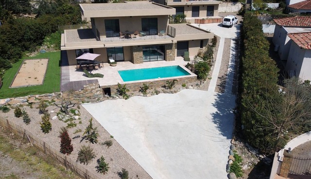 Villa Arès, new with private pool, 6 travellers