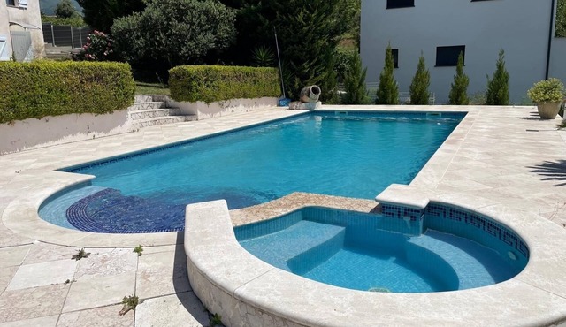 Villa center Bastelicaccia with swimming pool, quiet, large garden