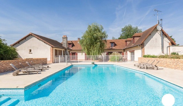 Villa des Eaux ouies, charming house with heated pool for 14 people