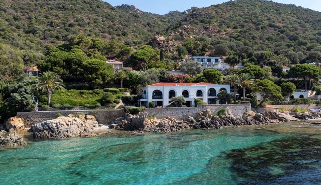 VILLA DOLCE VITA- 8 bedrooms, sea view, swimming pool,