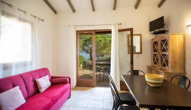 Villa for 6 by the Mediterranean Sea