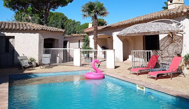 Villa La Sablède with private pool 4 bdrms 10 km from the beaches