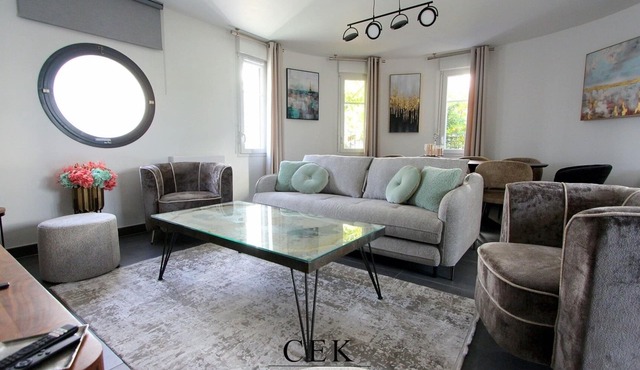 VILLA Le Madison: Townhouse for 12 people Val d'Europe-Disneyland Chessy