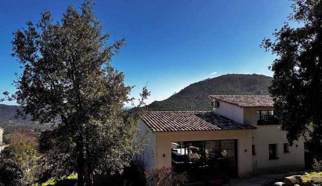 Villa located between sea and mountains