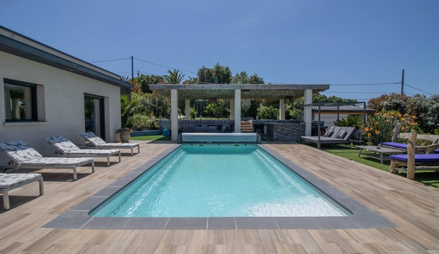 Villa 'Luxe, Bien-être, Vue Mer' with Sea View, Wi-Fi and Air Conditioning