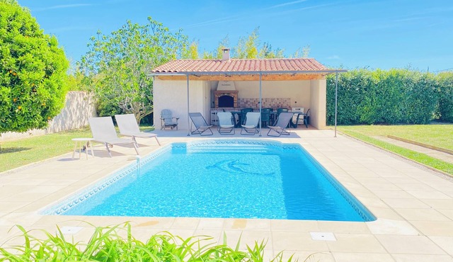 Villa Magali Arles — Peaceful with Pool and Piano