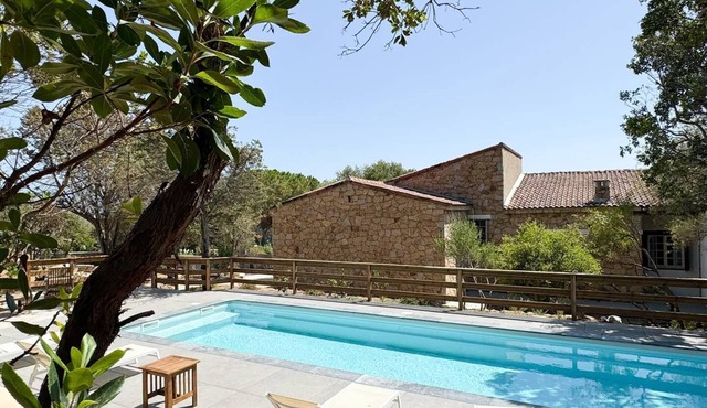 Villa NAOMI, swimming pool, 100 m from the beach