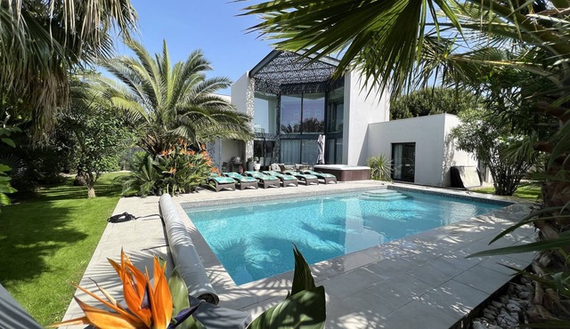 Villa PALOMA CAP D'AGDE 8 pers. Near the sea Heated pool Spa Quiet area